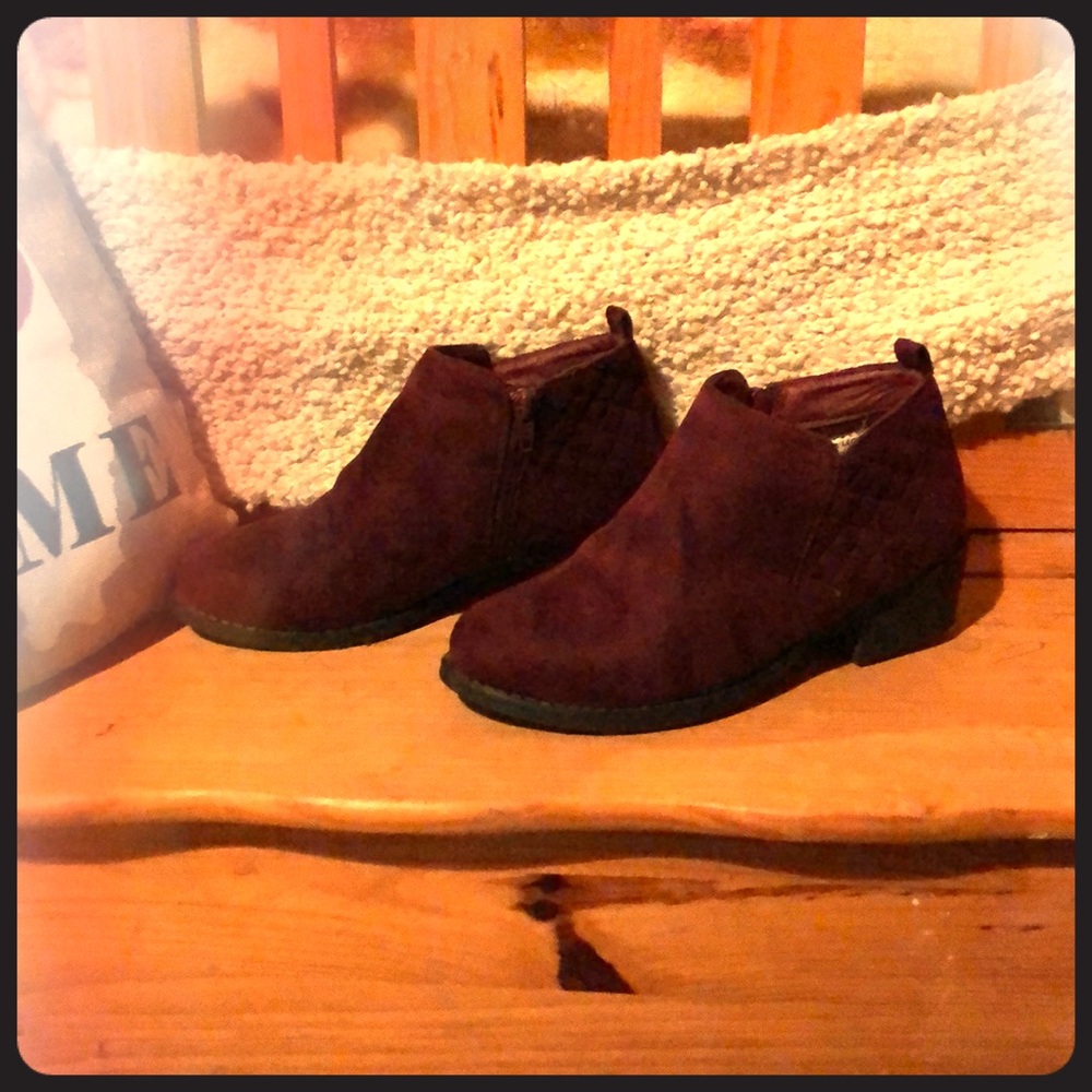 Gina Group, LLC Ankle boots 💋Size 6